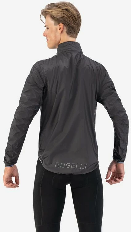 Jakne shiu Yakimasport, e zezë