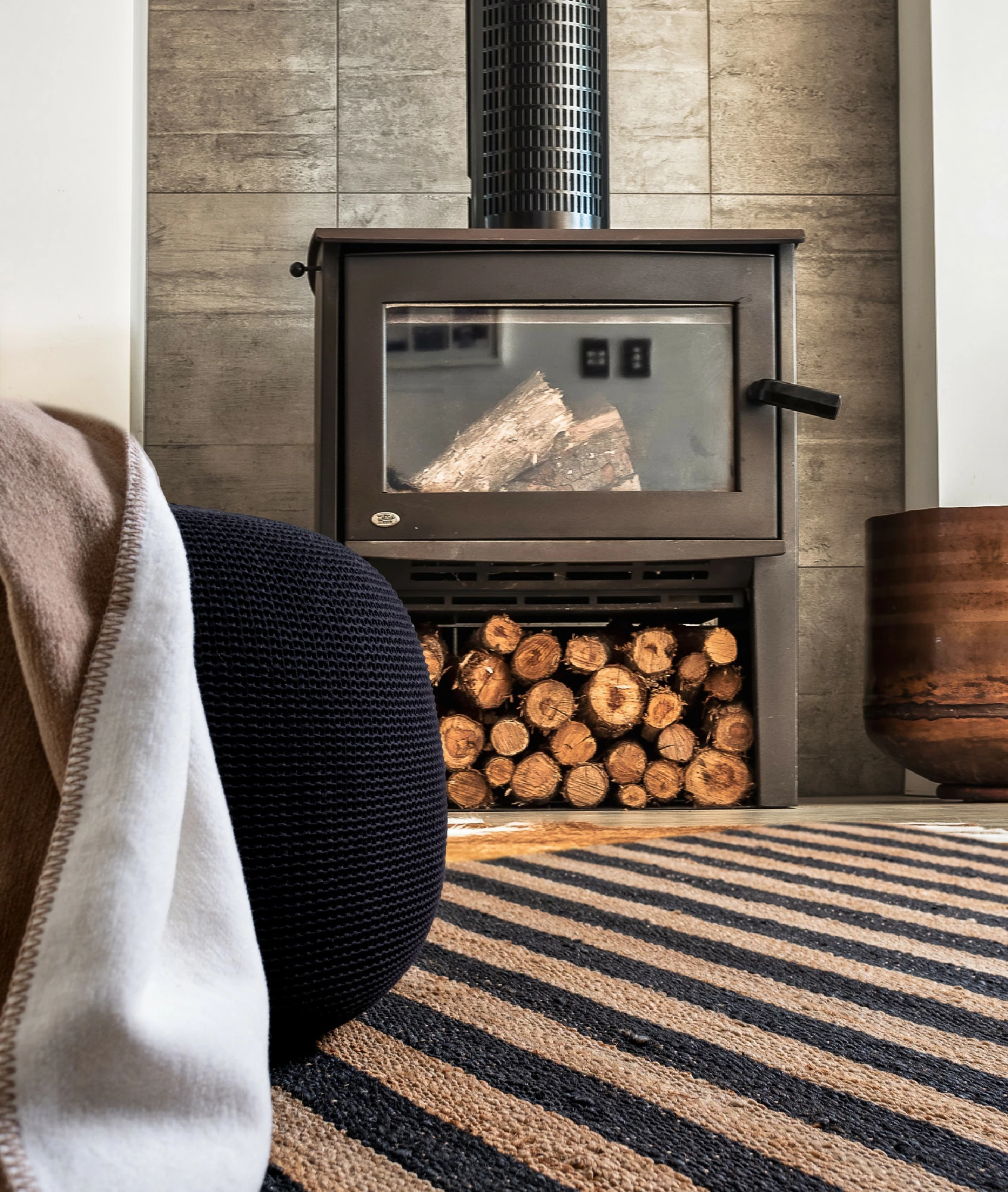 Puf i butë, dorëpunuar, ngjyrë e zezë dhe kafe, Evila Originals