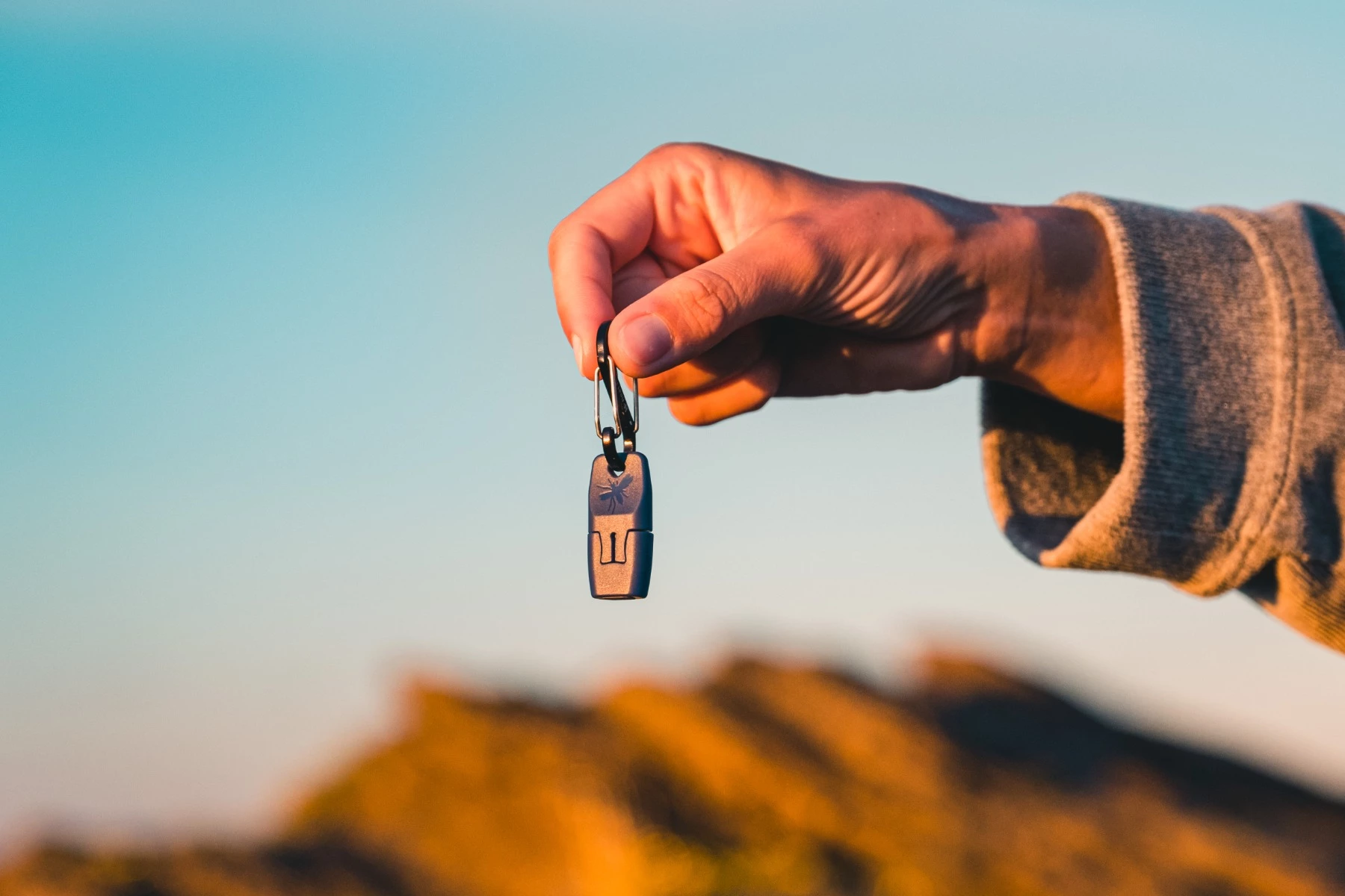 Pajisje kundër pickimeve të insekteve HEAT IT V3 USB-C, e kaltër