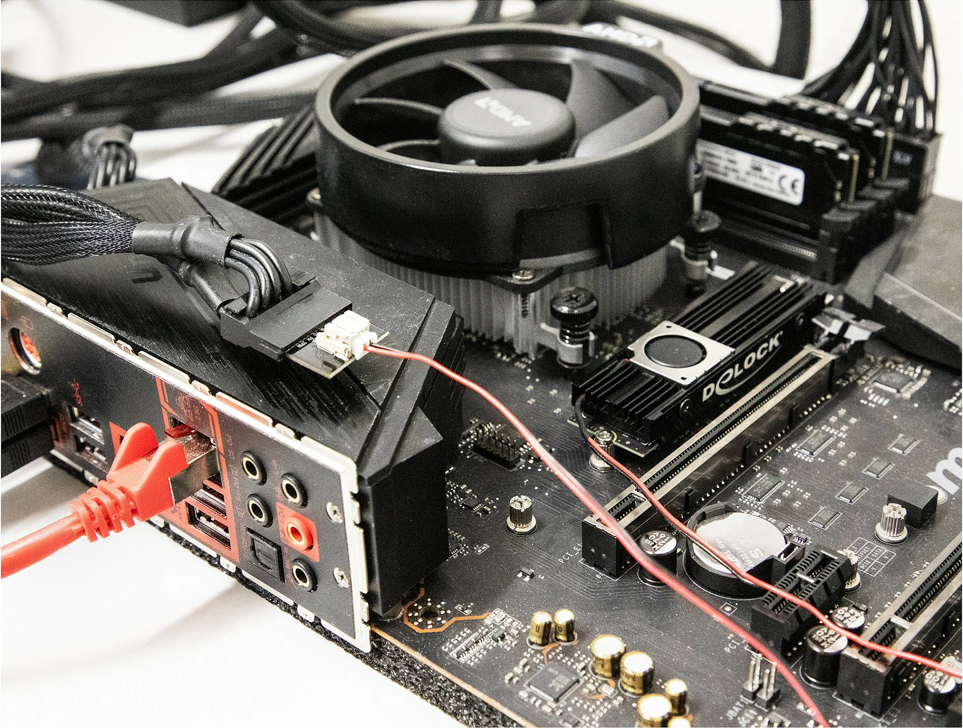 Ftohës DeLOCK me ventilator për M.2 SSD 2280, SATA power, i zi