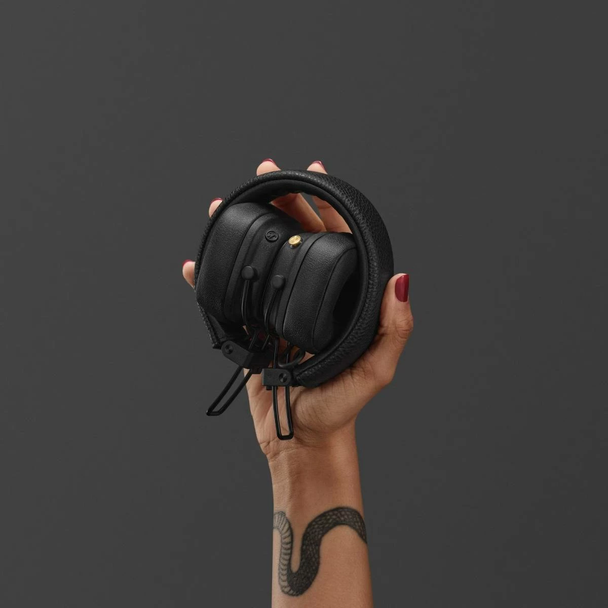 Kufje Marshall Major V, wireless on-ear, 100+ orë bateri, karikim wireless, Bluetooth 5.3, të zeza, set me kabllo 3.5mm + USB-C