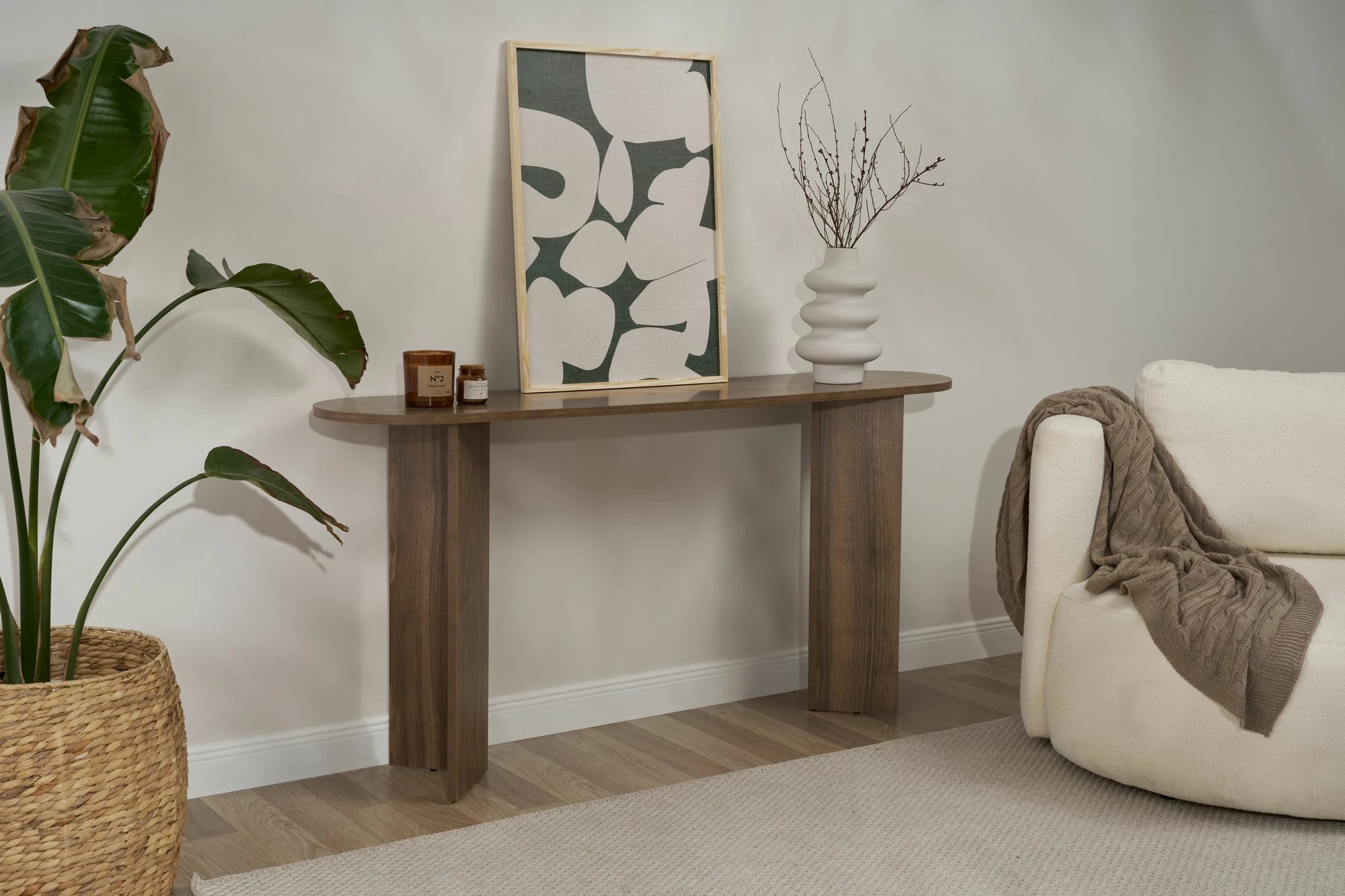 Komodë anësore Nordure, ngjyrë arre, Sira