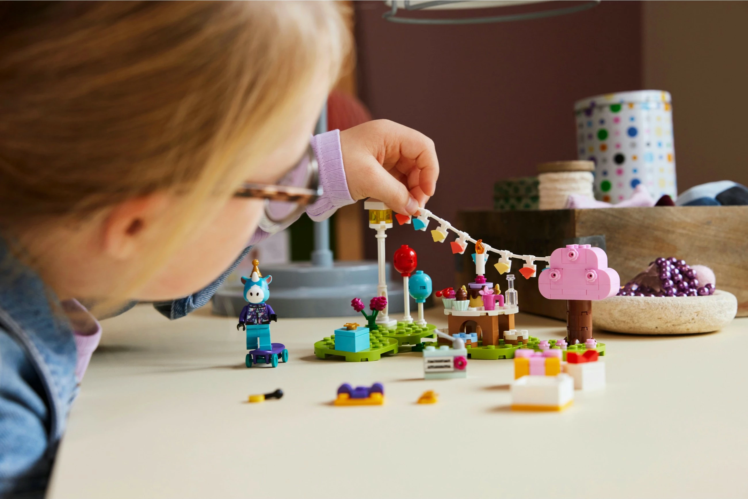 Set ndërtimi LEGO Animal Crossing 77046 Julian's Birthday Party, 170 pjesë, multikolor