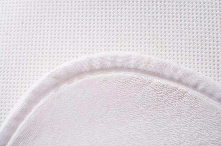 Nën shtresë higjienike BabyMatex OXI Proof 35x75 cm, e papërshkueshme nga uji, e bardhë