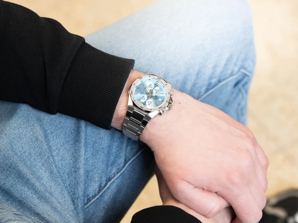 Orë dore Edifice EFV-640D-2BV, e argjendtë/kaltër