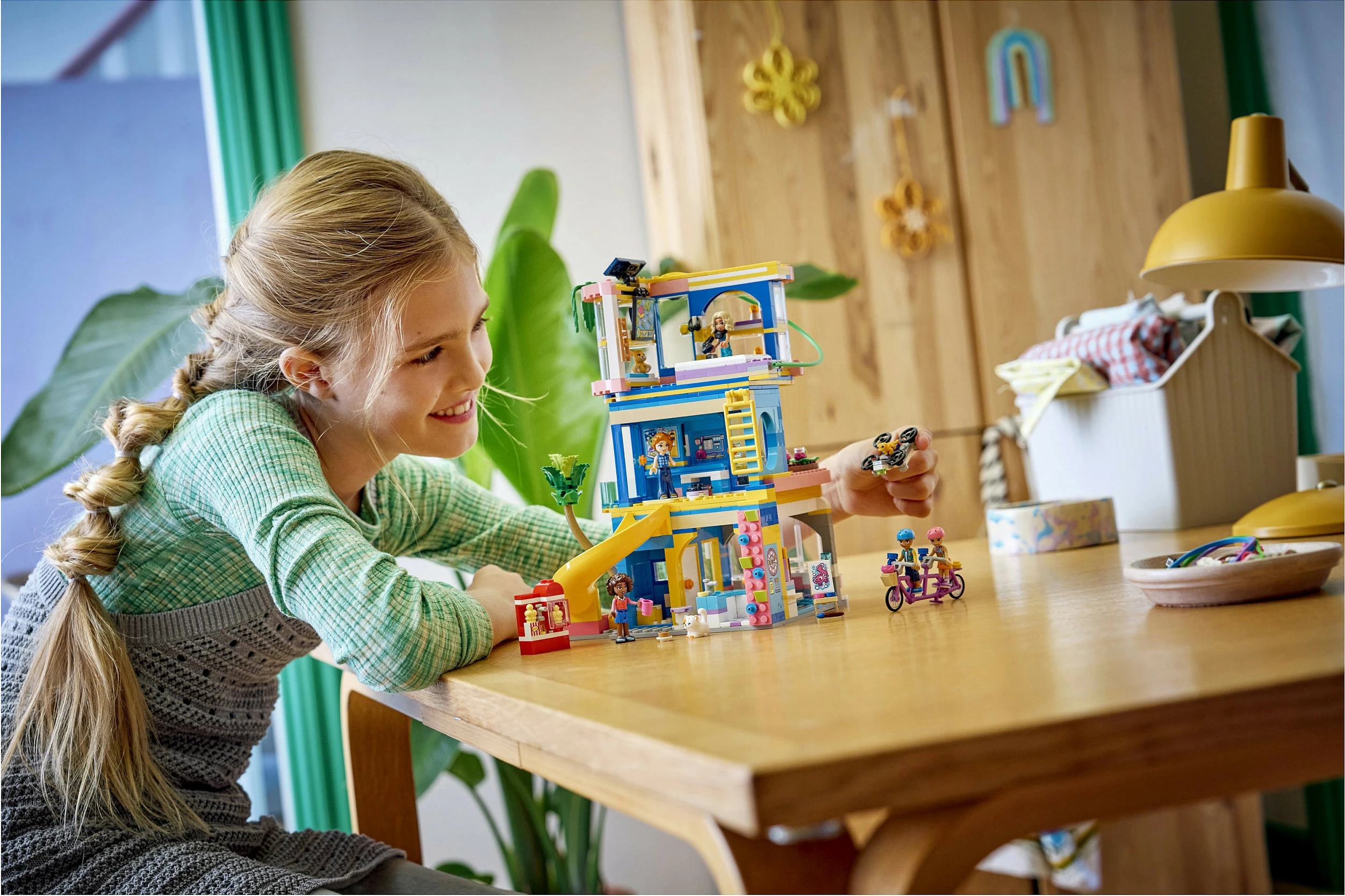 Set ndërtimi LEGO Friends Heartlake City Friends Club House 42689, 794 pjesë, 8+, shumëngjyrësh