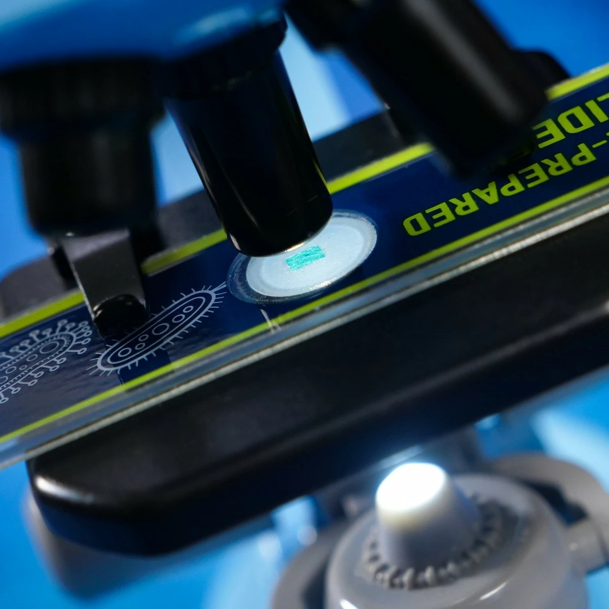 Mikroskop Lisciani I’m a Genius, set edukativ, plastikë, zmadhim deri 1200x, për fëmijë