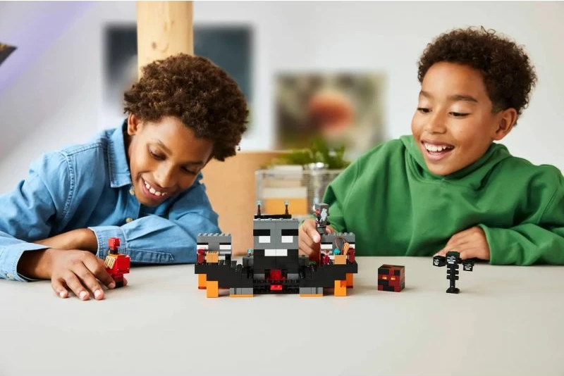 Lego Minecraft set për fëmijë