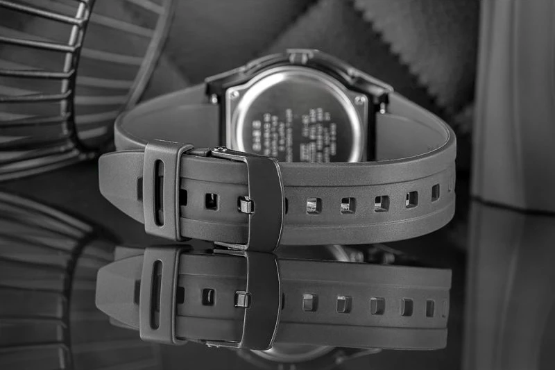 Orë dore për meshkuj Casio, e zezë