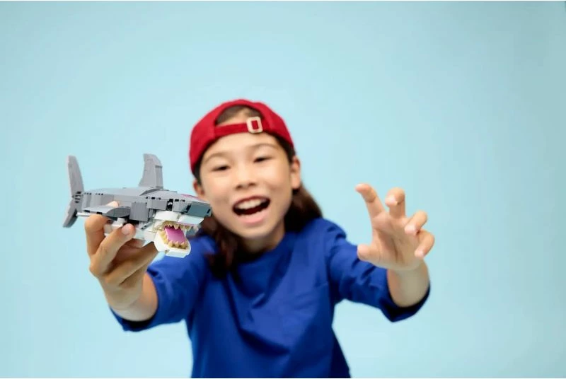 Lego set Menacing Shark me thesari, fëmijë