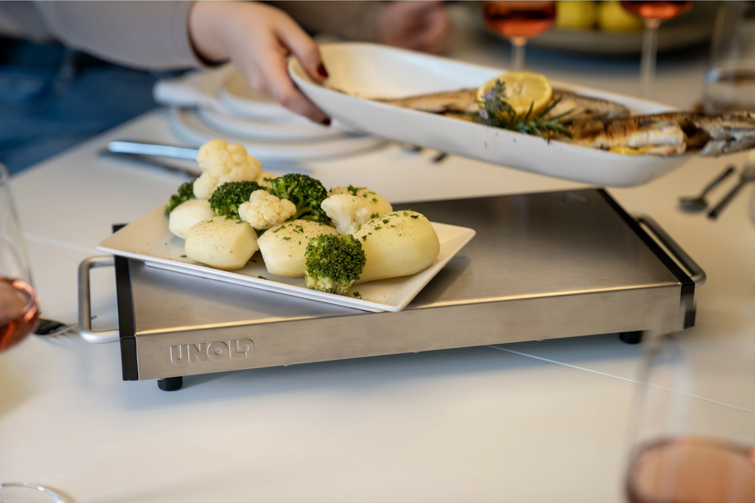 Pjatë ngrohëse UNOLD Elena 1100W, çelik inoks, e zezë