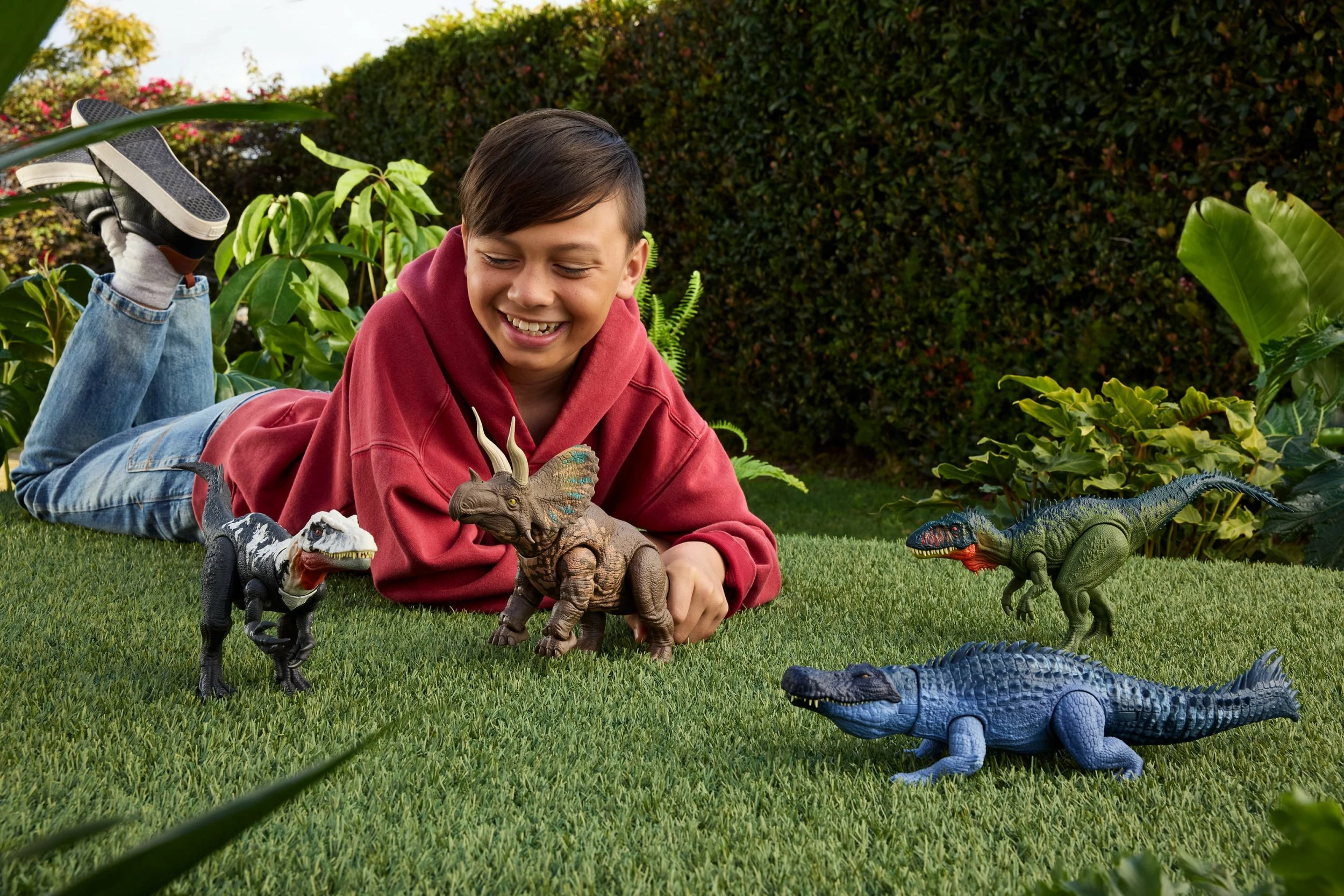 Figurinë dinosauri, Mattel Jurassic World Rebirth Chilantaysaurus JGB95, 35.5 cm, me Total Attack, gri/zezë