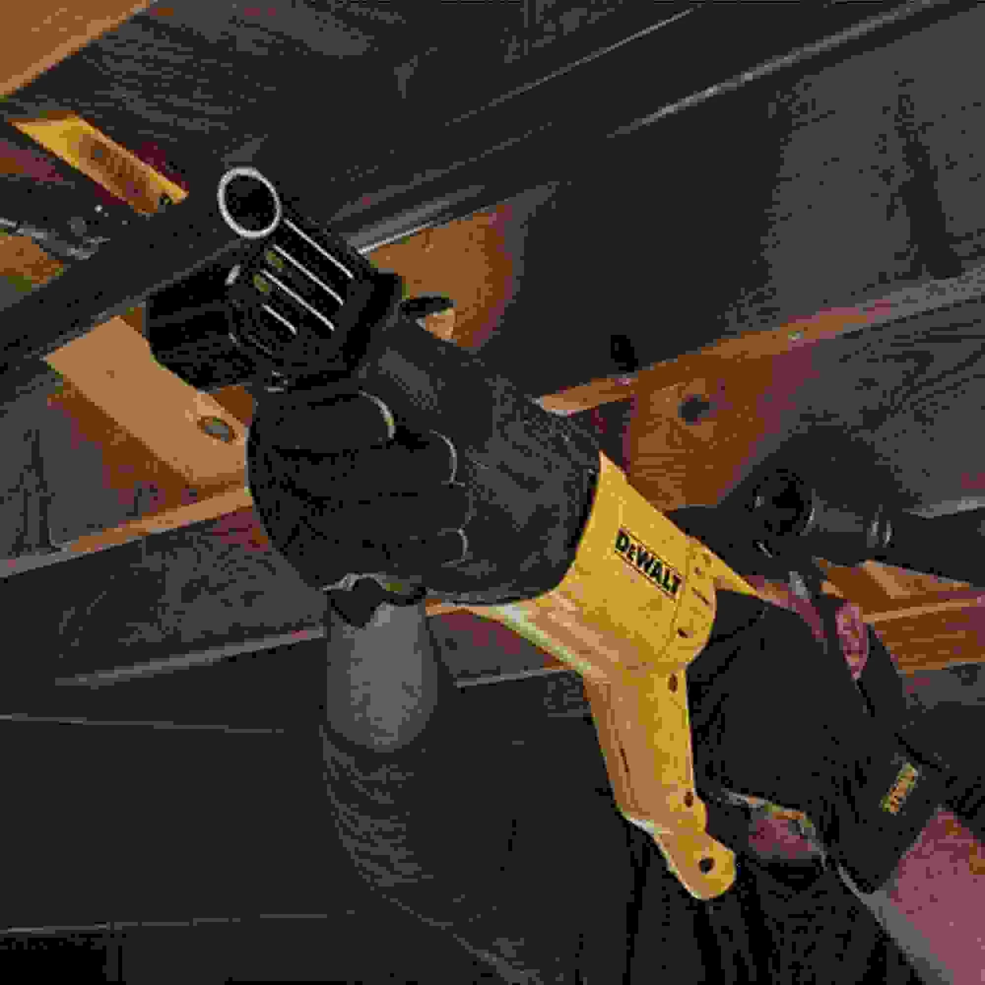 Sharrë reciproke DeWalt DWE305PK 1100 W, goditje 29 mm, me kuti transporti, e verdhë/zezë