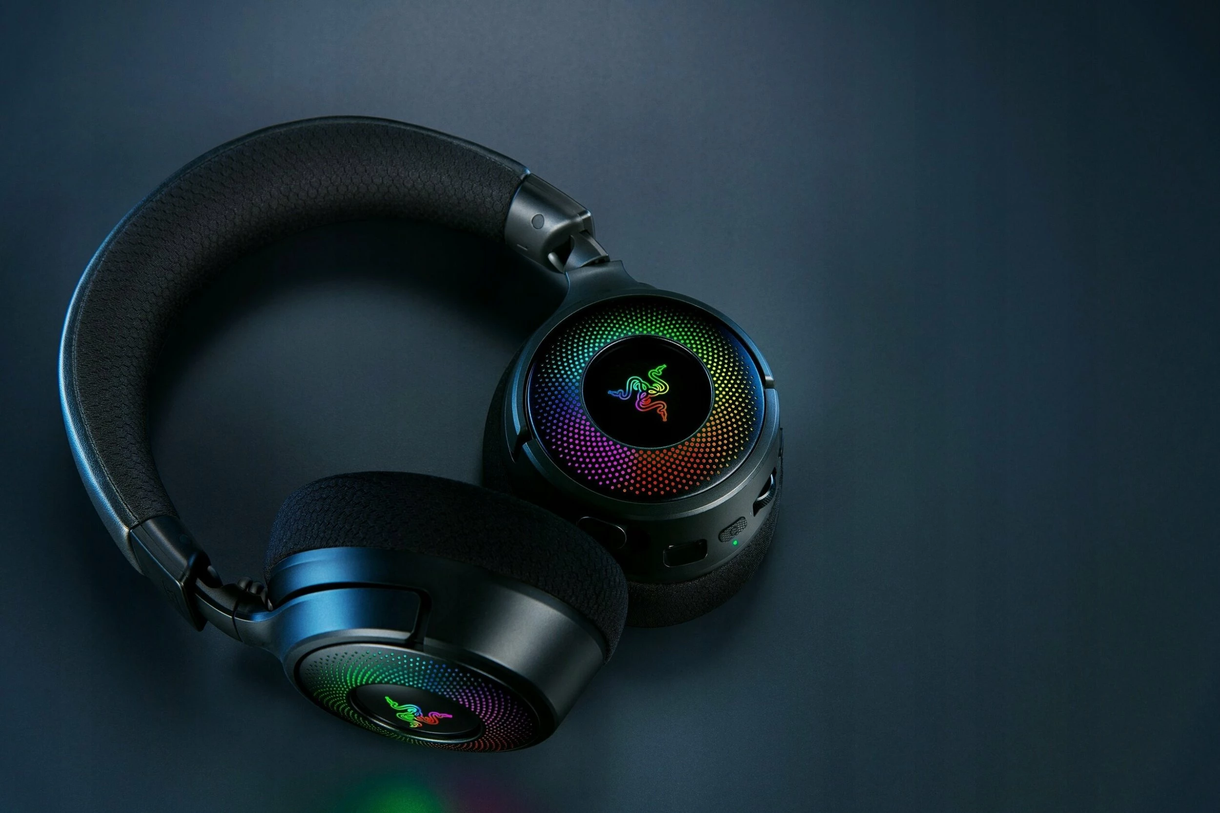 Kufje gaming Razer Kraken V4 (RZ04-05170100-R3M1), wireless, USB/USB-C, Bluetooth, THX Spatial Audio, RGB, të zeza