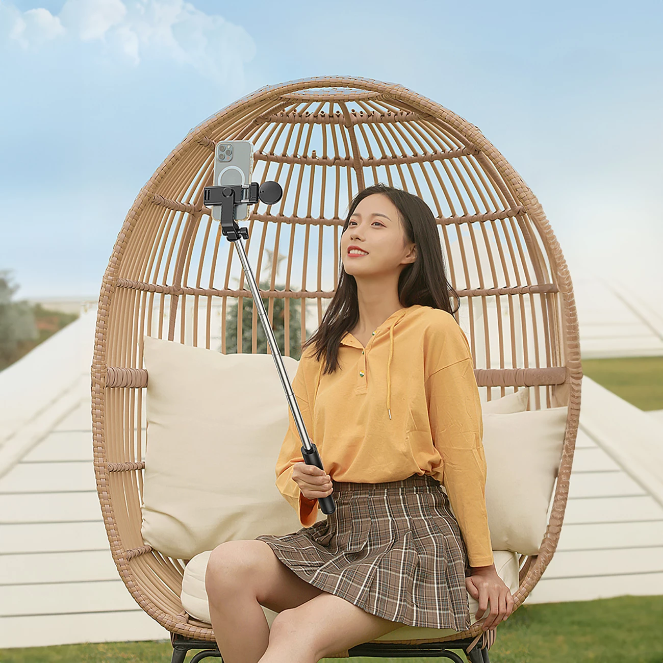 Selfie stick Hurtel WH1YXS tripod teleskopik 1m me llambë LED, mbajtëse telefoni, e zezë