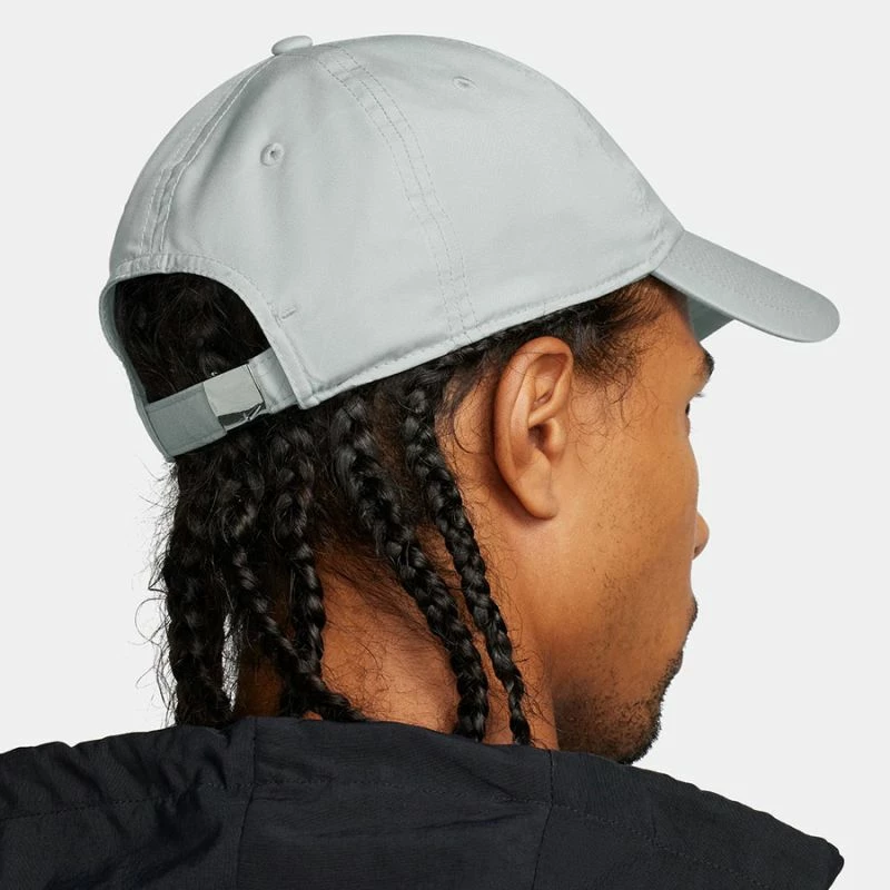 Kapelë Nike për meshkuj dhe femra, gri [Madhësia: M/L]