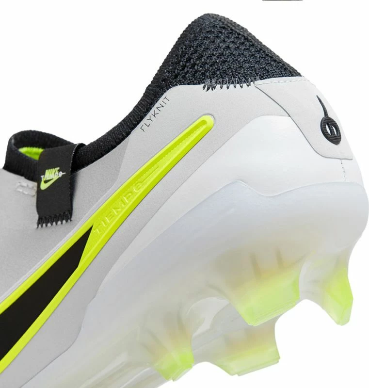 Atlete futbolli për meshkuj Nike, argjend [Madhësia: 42]