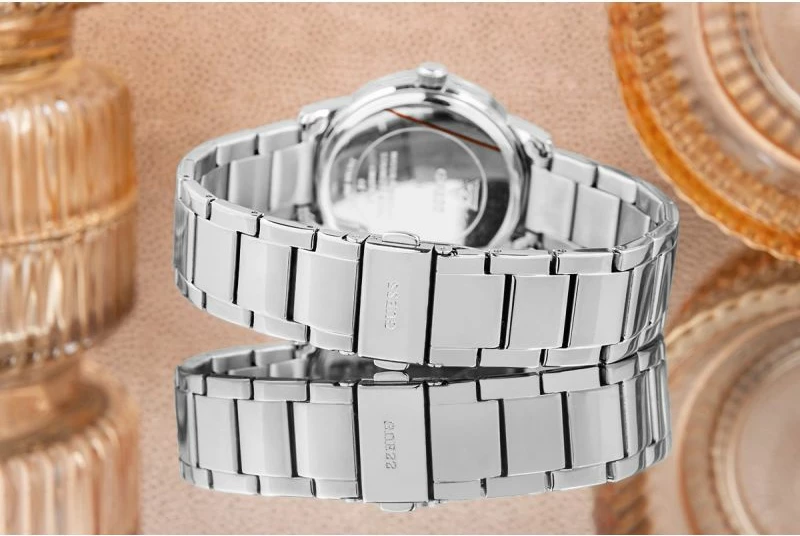 Orë dore Guess për femra, argjendtë