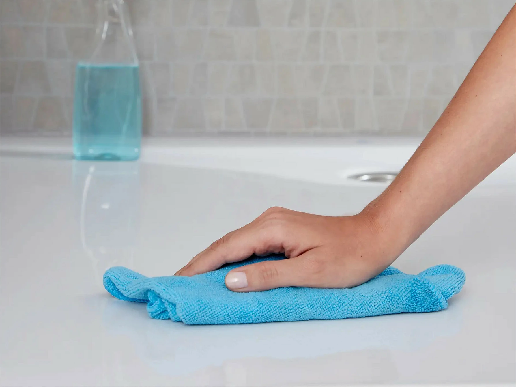 Shirit anti-rrëshqitës tesa Anti-Slip Bath & Shower, 25 mm x 5 m, transparent