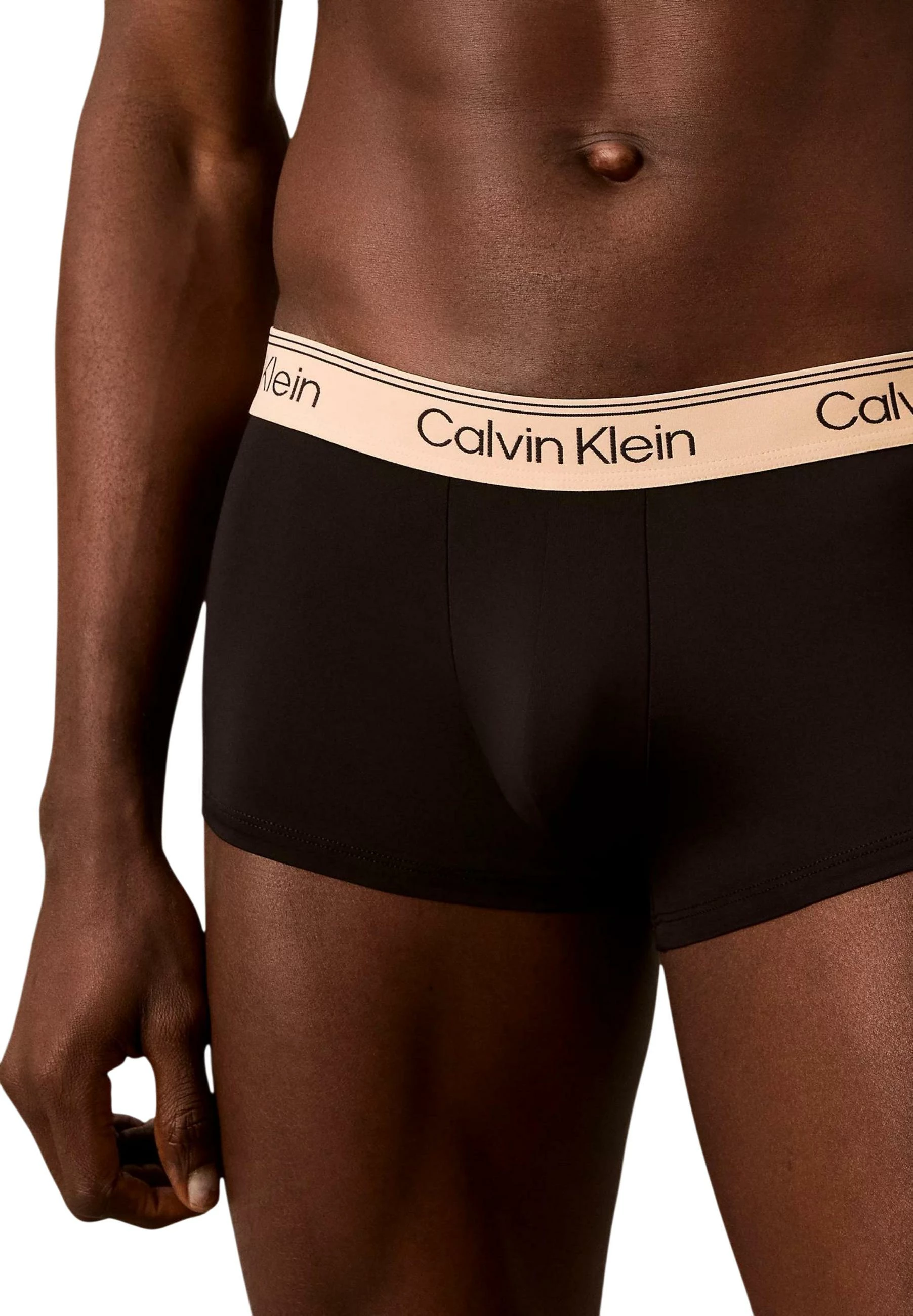 Të brendshme për meshkuj Calvin Klein Underwear Low Rise Trunk 3PK LV00NB4409, të zeza-blu [Madhësia: XL]