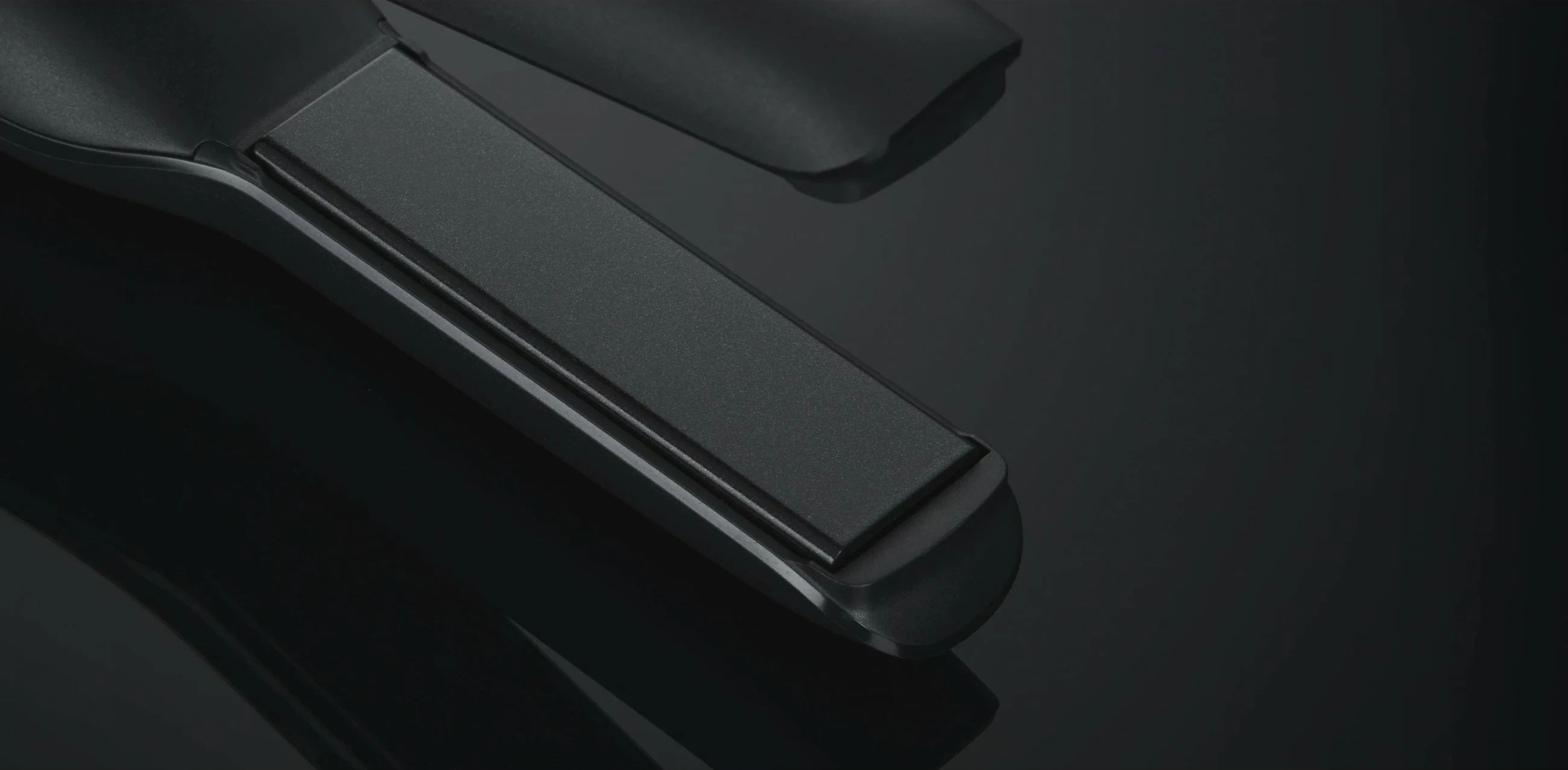 Hekur drejtues ghd Unplugged, i ngrohtë, i zi