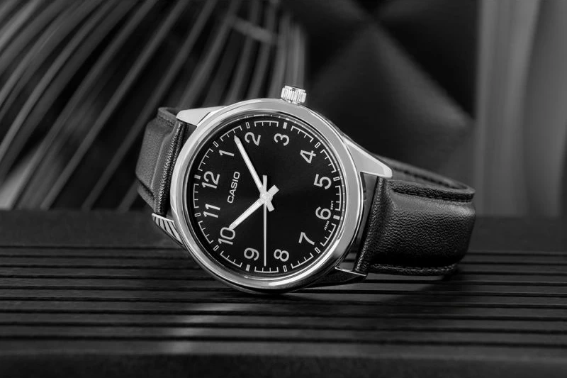 Orë dore për meshkuj Casio, e zezë