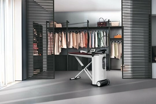 Stacion hekurosjeje me avull Miele B 4847 FashionMaster me ekran, me steamer shtesë, me dërrasë hekurosjeje, bardhë/zi