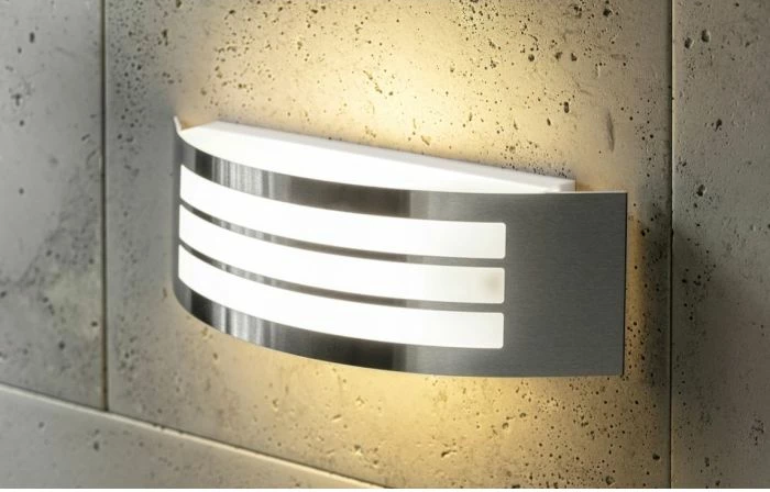 Llambë muri e jashtme GTV ASTRIT 1x E27, 230V, IP54, alumin i brushuar (argjendtë)