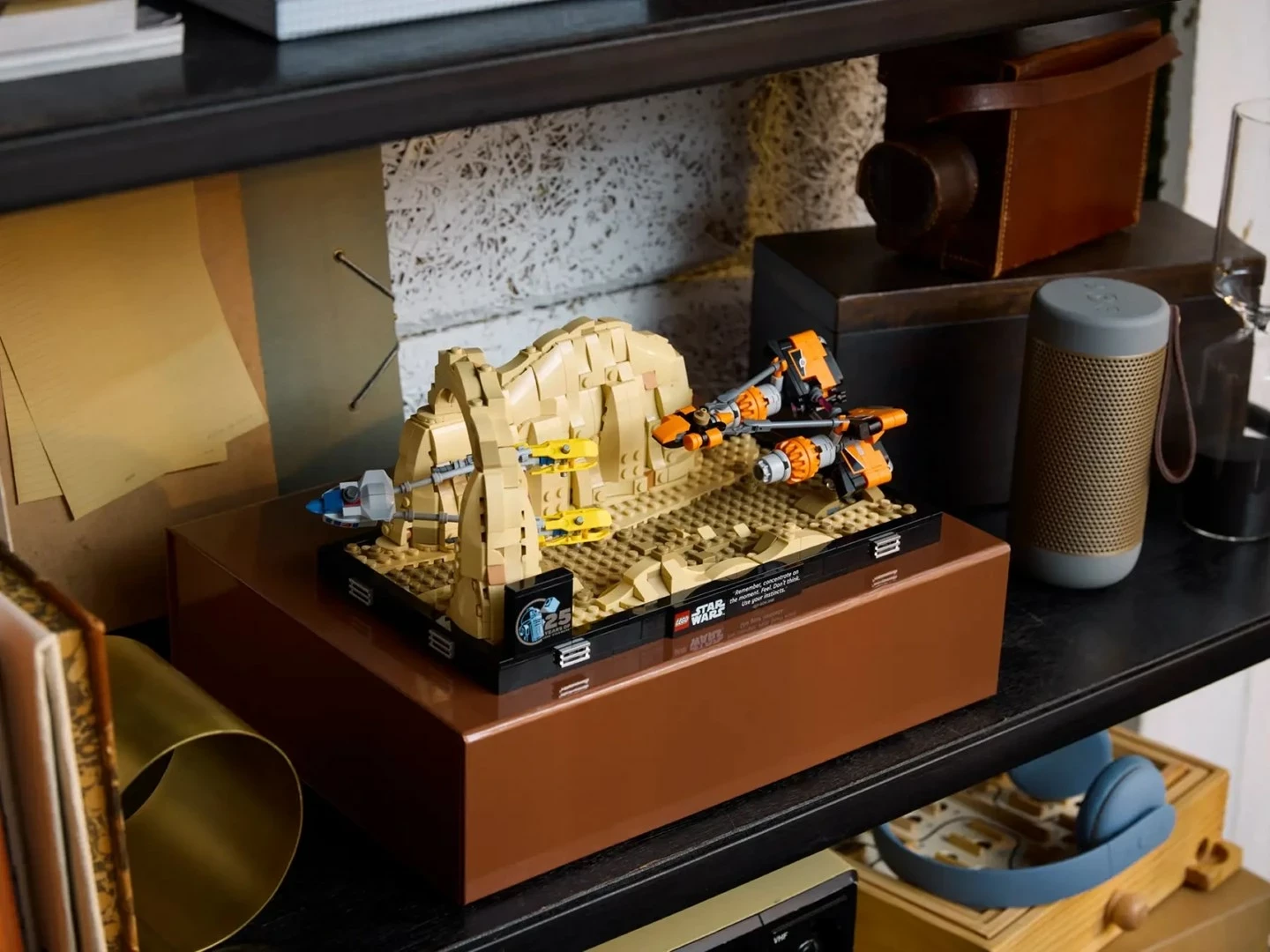 Set LEGO Star Wars 75380 Diorama: Mos Espa Podrace