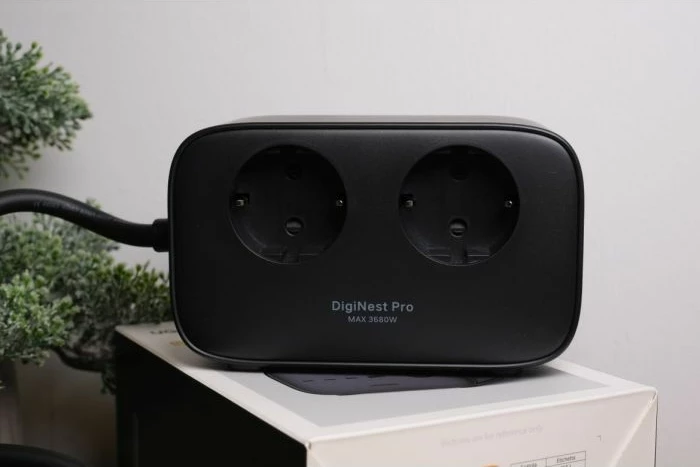 Karikues dhe shpërndarës rryme UGREEN DigiNest Pro 60167 100W GaN 6-në-1 (3x USB-C, 1x USB-A, 2x prizë, kabllo 1.8m) zi/gri