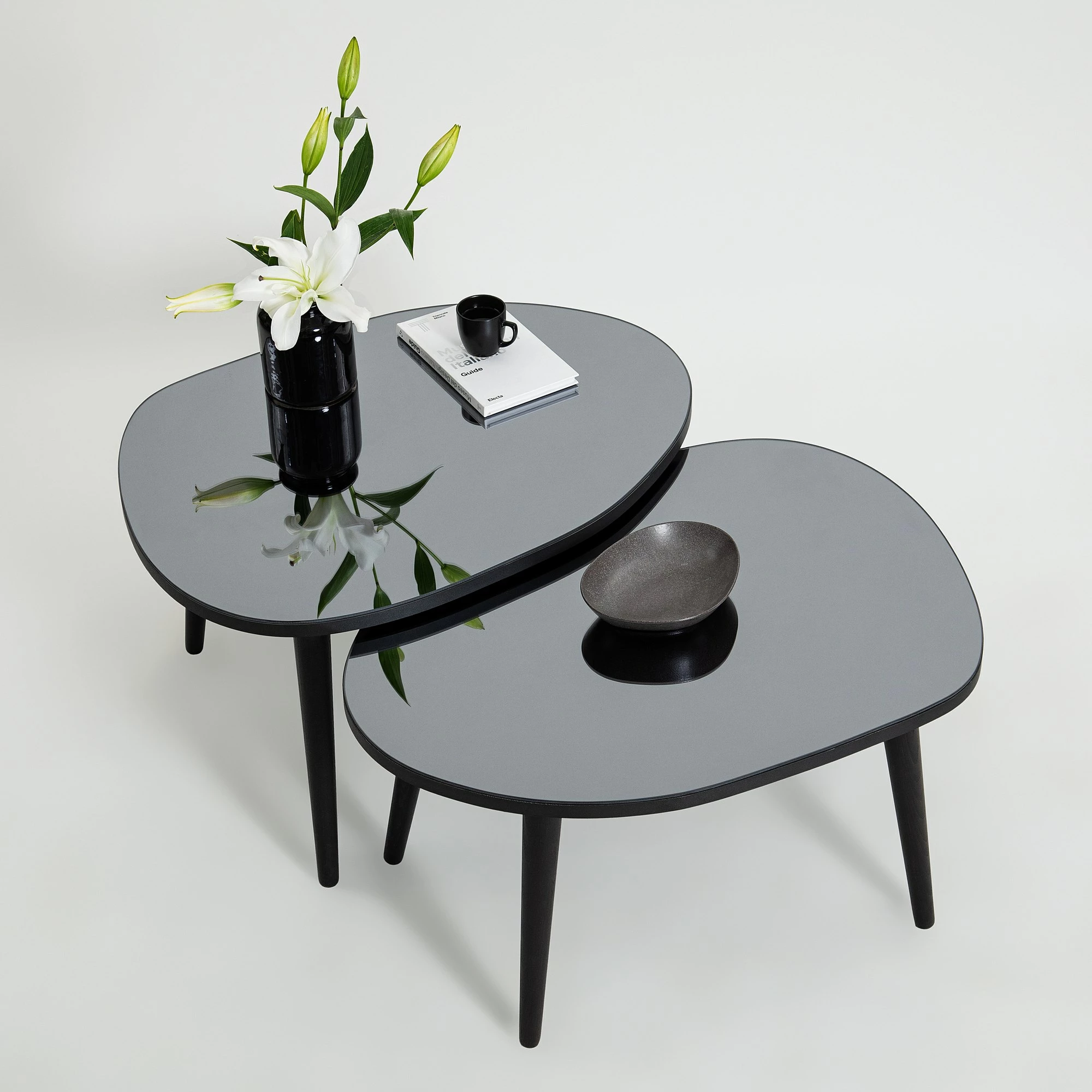 Set tavolinash të mbivendosura Hanah Home, Gusto, 2 copë, ngjyrë e zezë dhe fume