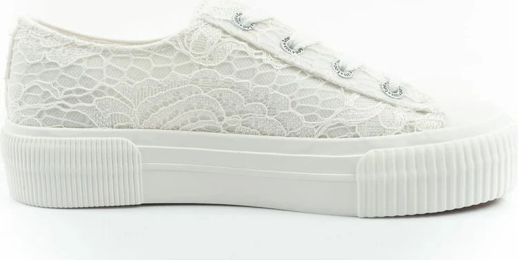 Atlete femra Lee Isla, të bardha, platformë