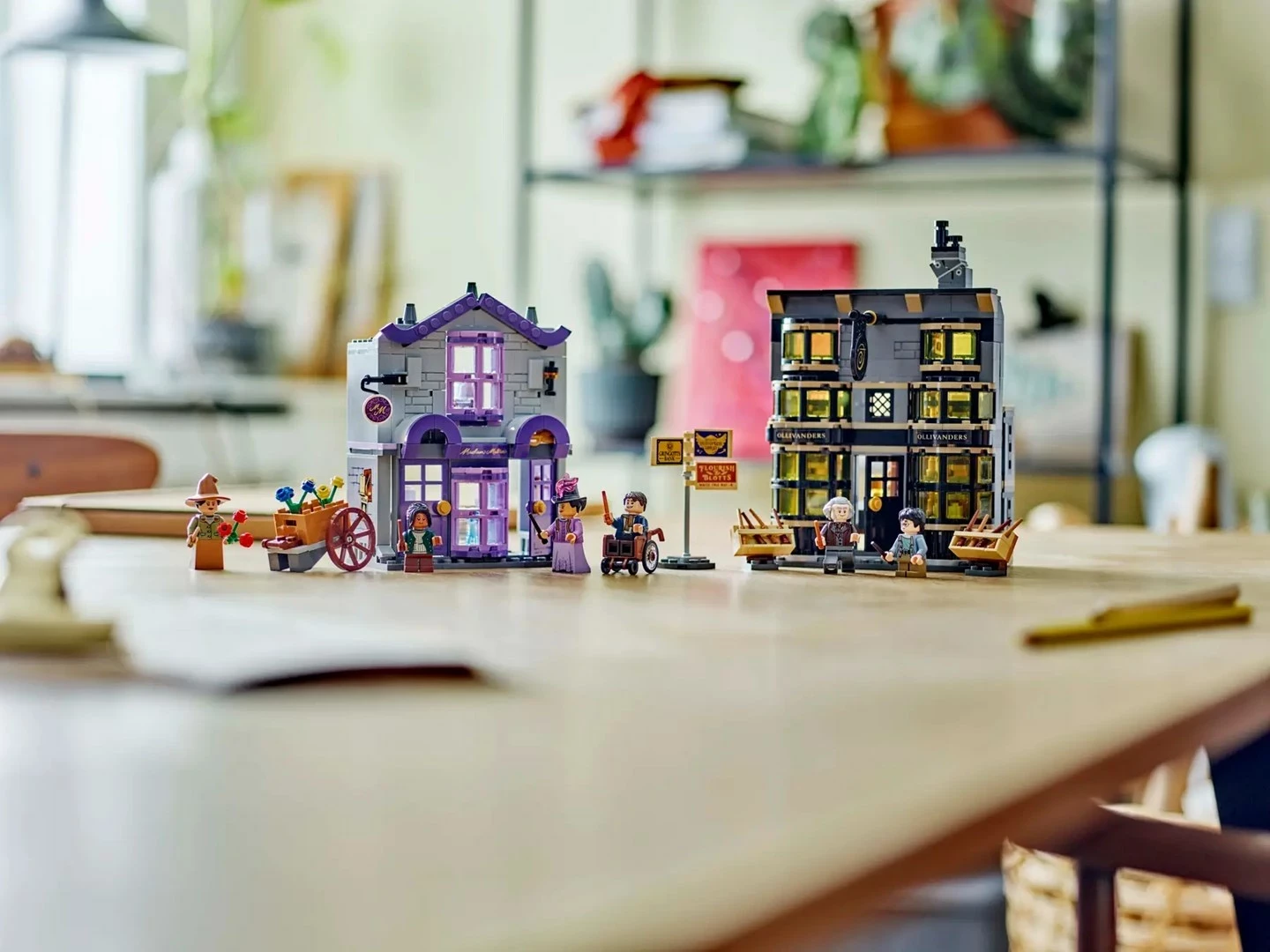 Set LEGO Harry Potter 76439 Ollivanders & Robet e Madam Malkin
