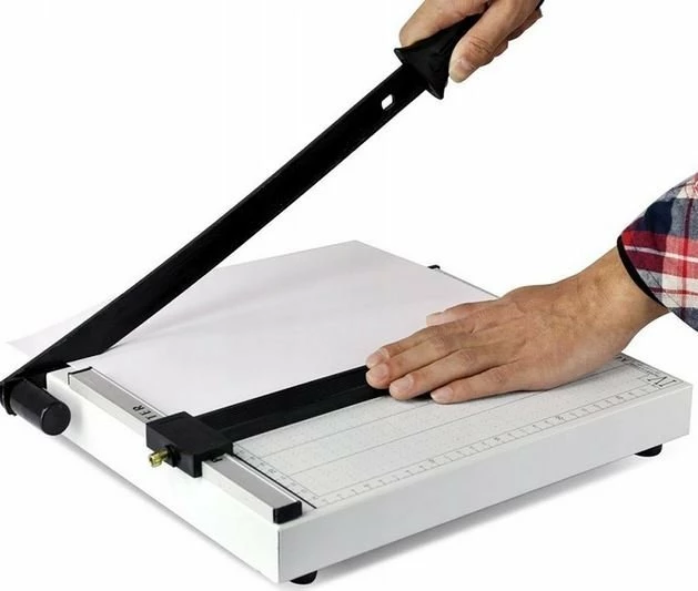 Prerëse letre Gotel K756A A4, gilotinë manuale, 12 fletë, bardh/zi