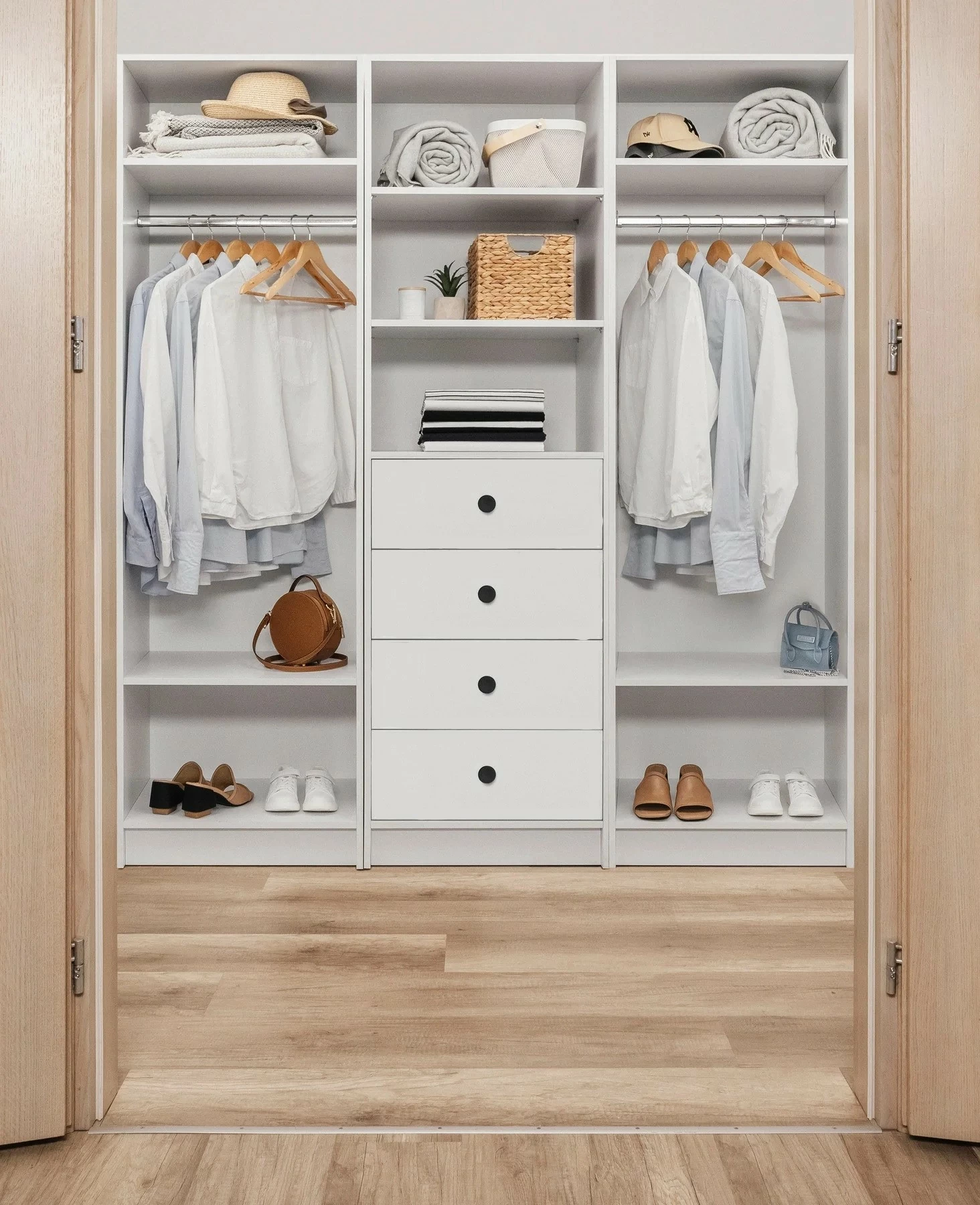 Dollap për libra Aura