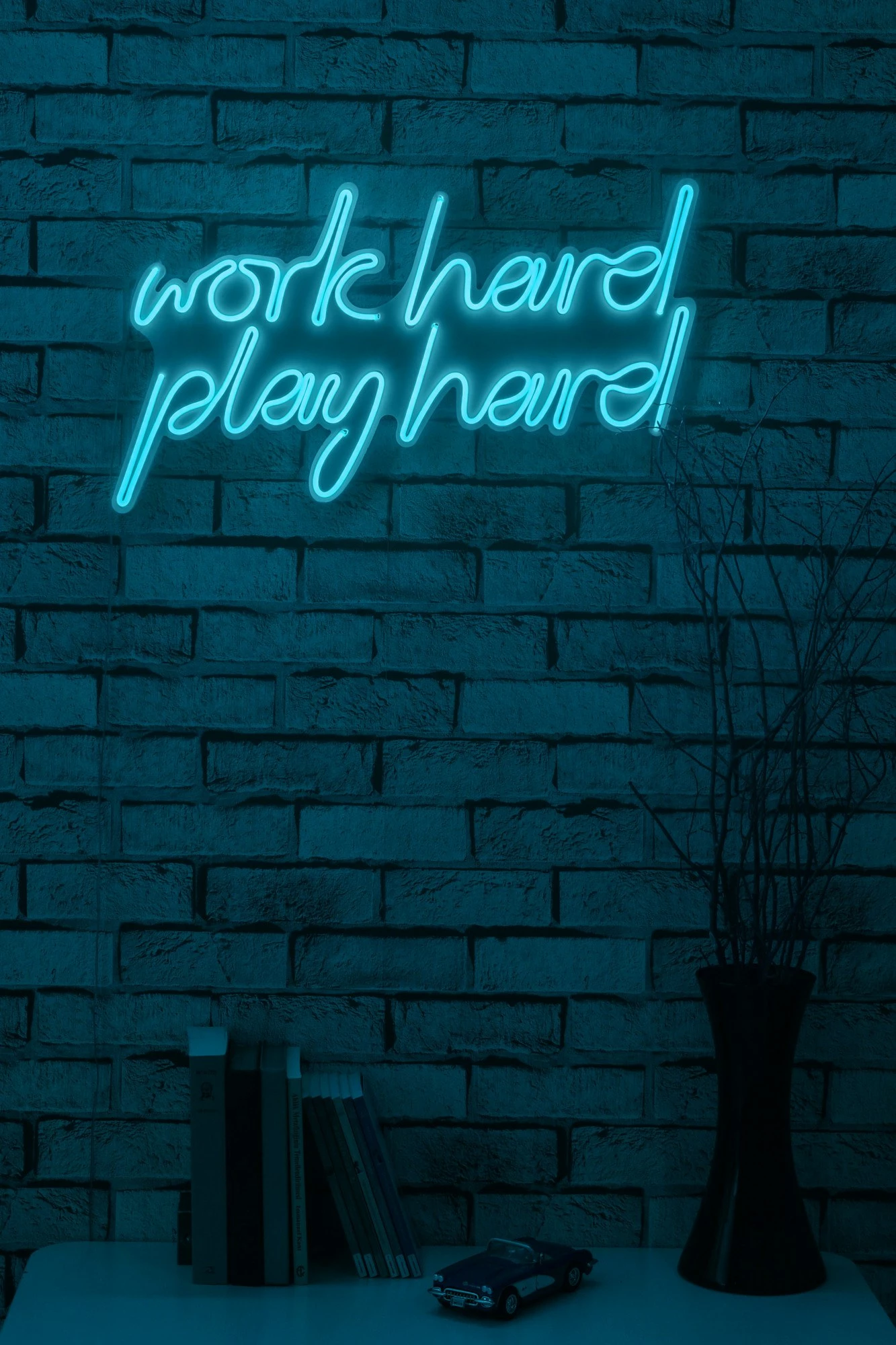 Dekor dritash LED plastike, ngjyrë kaltër, 'work hard play hard'