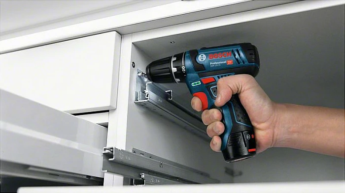 Bore/vidhues me bateri Bosch GSR 12V-15 Professional, 12V, 30 Nm, 1–10 mm mandrinë, blu/zi