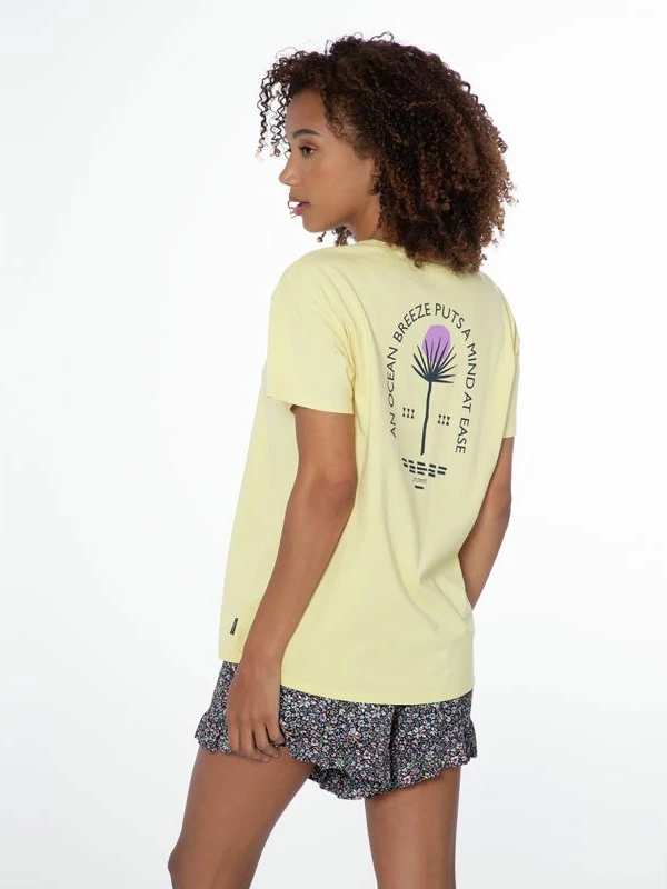 Maicë për femra Protest