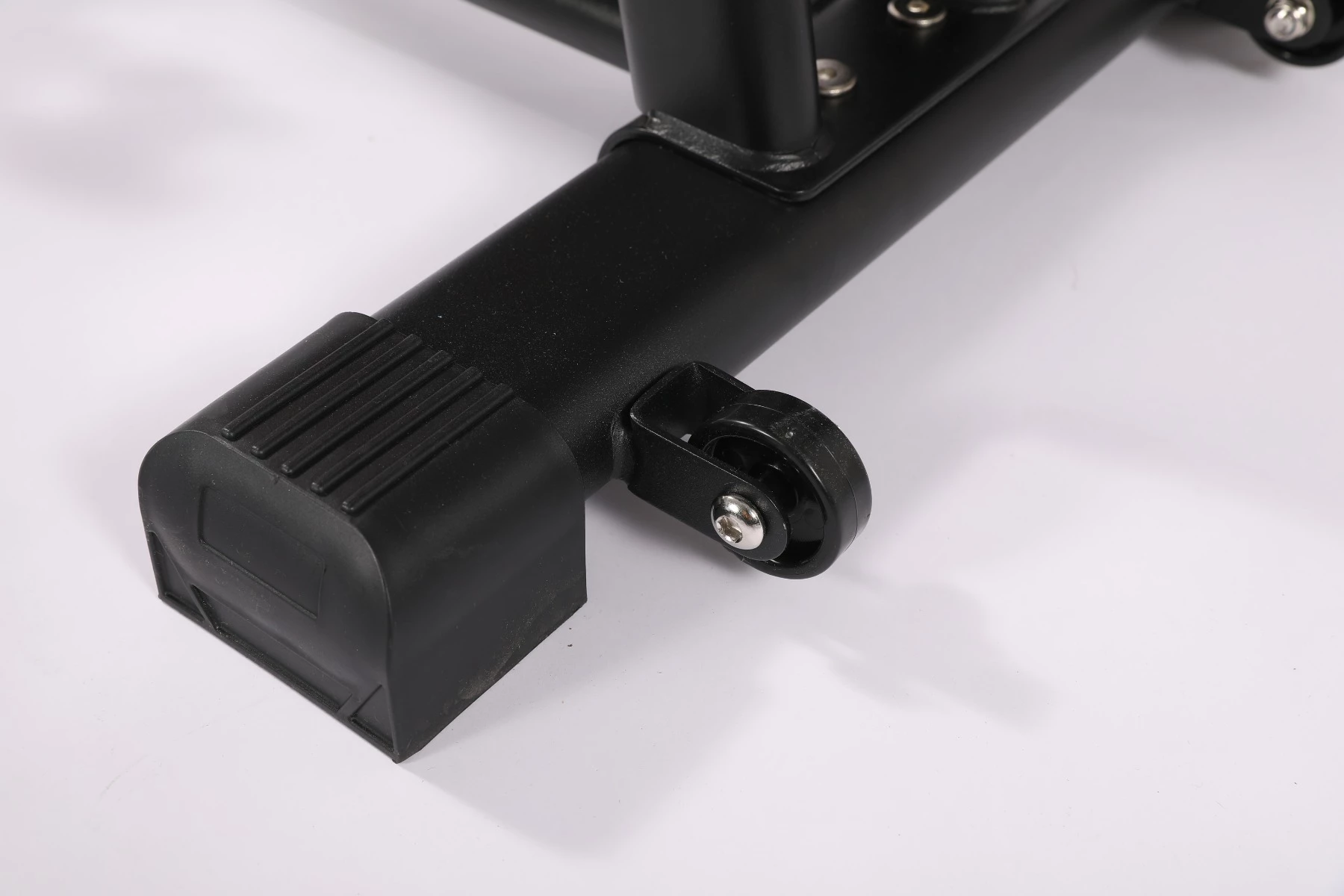 Biçikletë statike indoor ART.IS sport AS1 (AS8723), rrotë fluturimi 6 kg, Bluetooth Kinomap/Zwift, ngarkesë max 120 kg, e zezë/kuqe