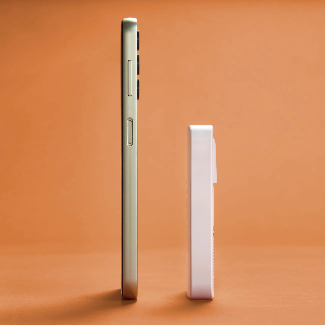 Karikues muri Hama GaN 65W, 2x USB-C, 1x USB-A, i bardhë, palosës