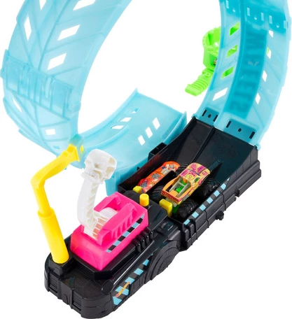 Hot Wheels Monster Trucks - Glow-In-The Dark Epic Loop Challenge Playset