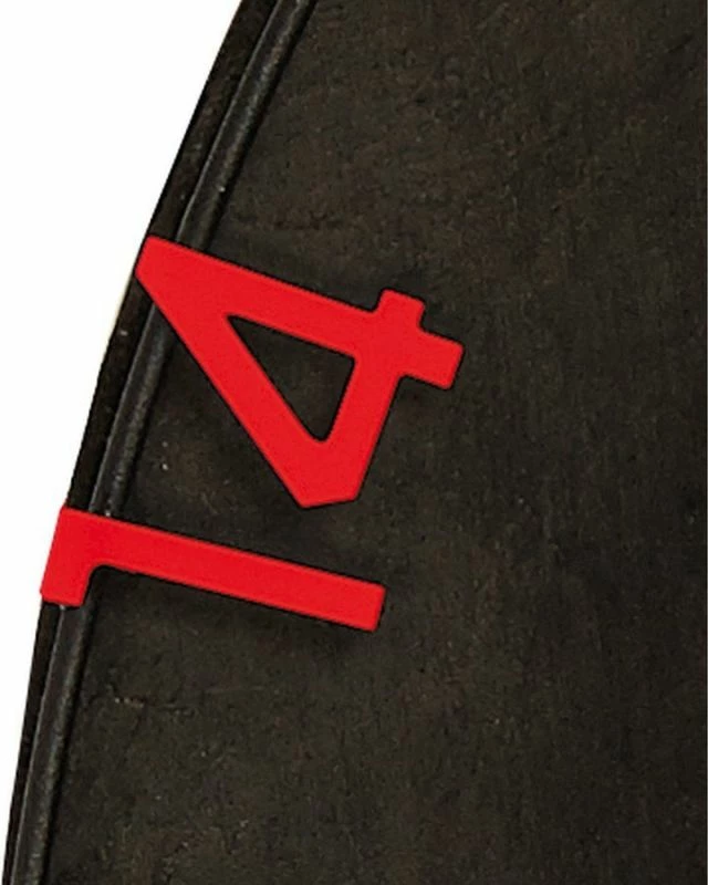 Mburojë dart Inny, e zezë