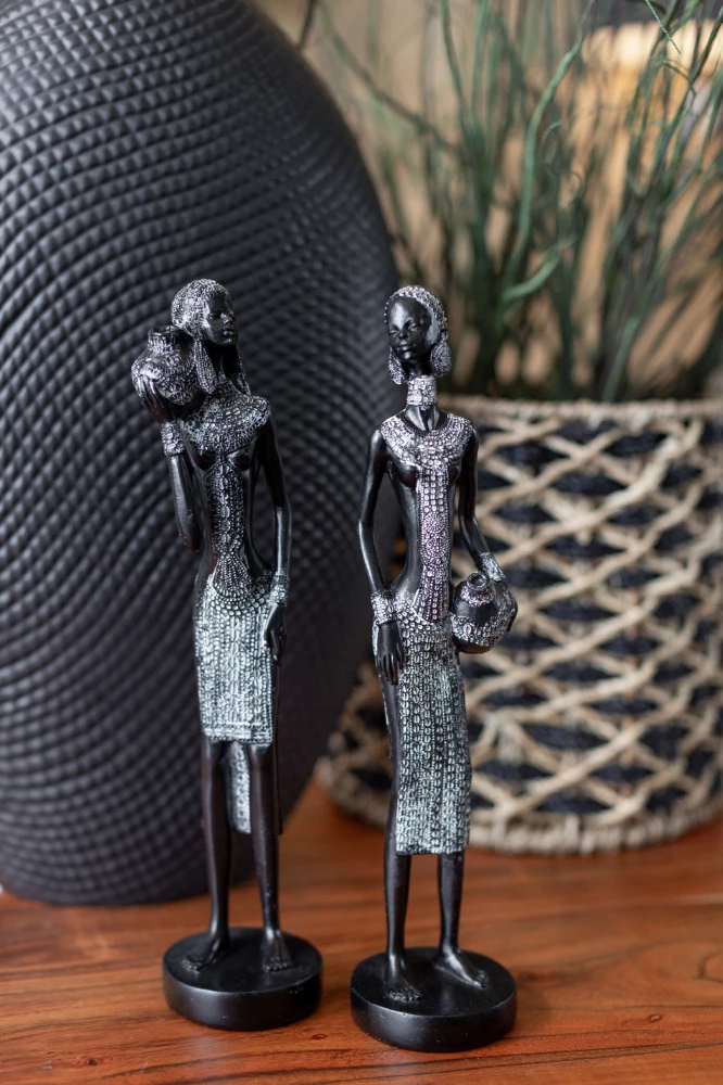 Figurë dekorative IRAMBA 1, polirezine, e zezë-e bardhë, 8x8x35cm