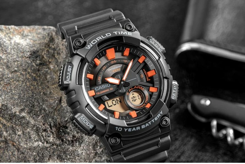 Orë dore për meshkuj CASIO, e zezë