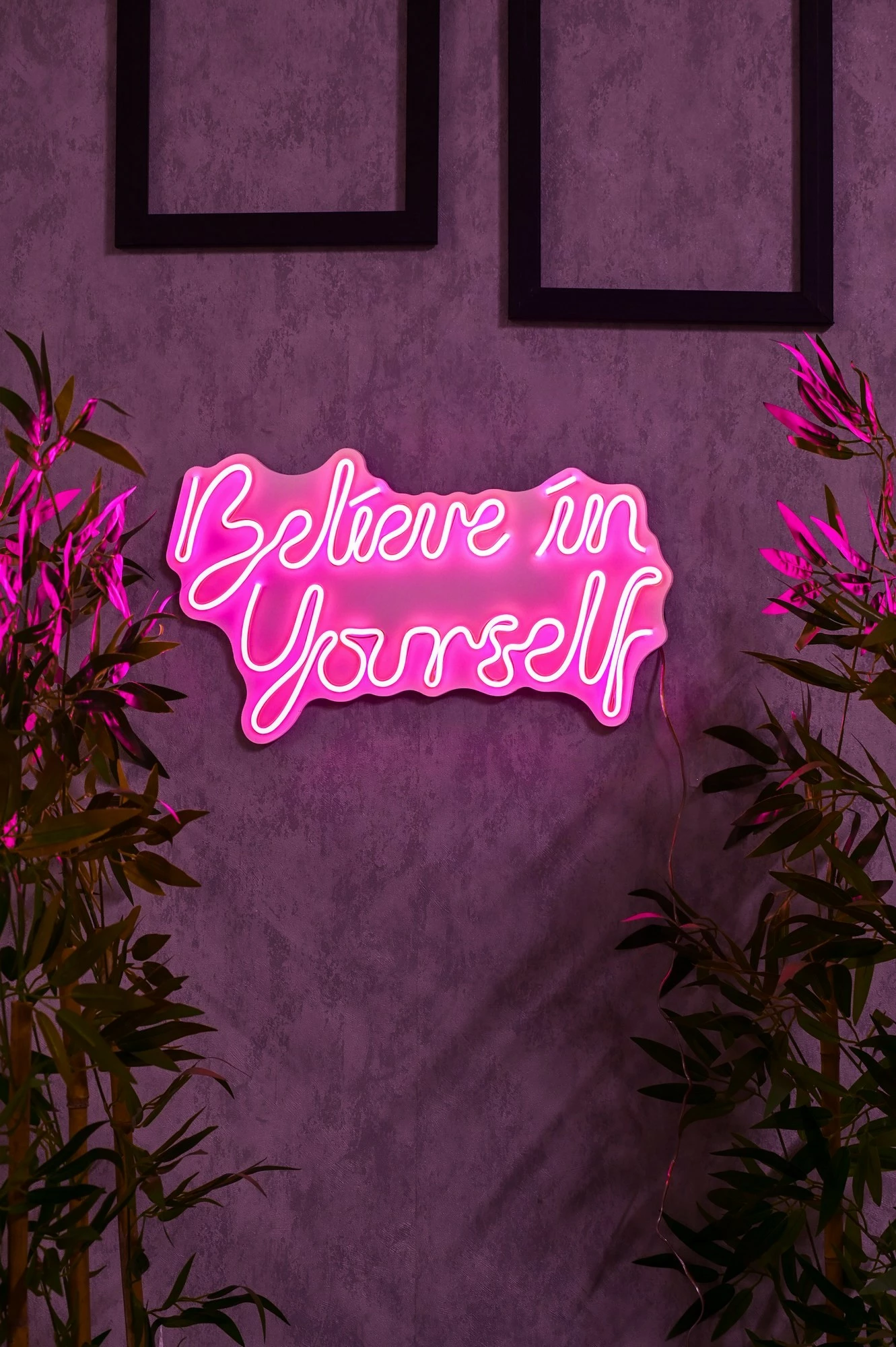 Dekor ndriçues LED plastik, 'Believe in Yourself', ngjyrë rozë