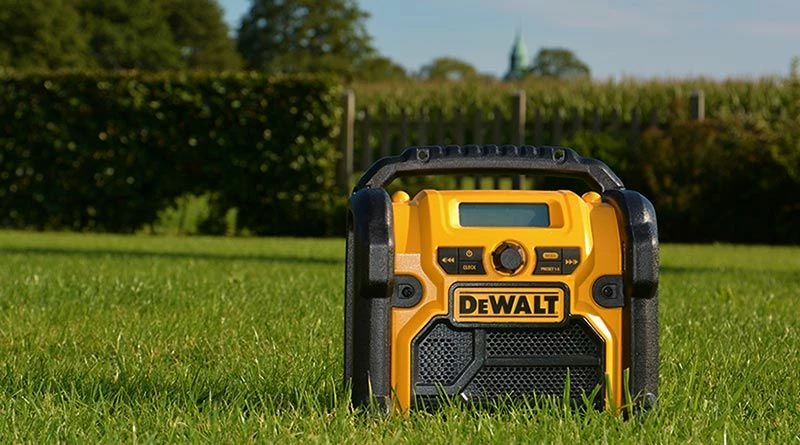 Radio ndërtimi DeWalt DCR019, FM, AUX 3.5 mm, 10.8–18 V, bateri/rrymë, verdhë/zi, pa bateri