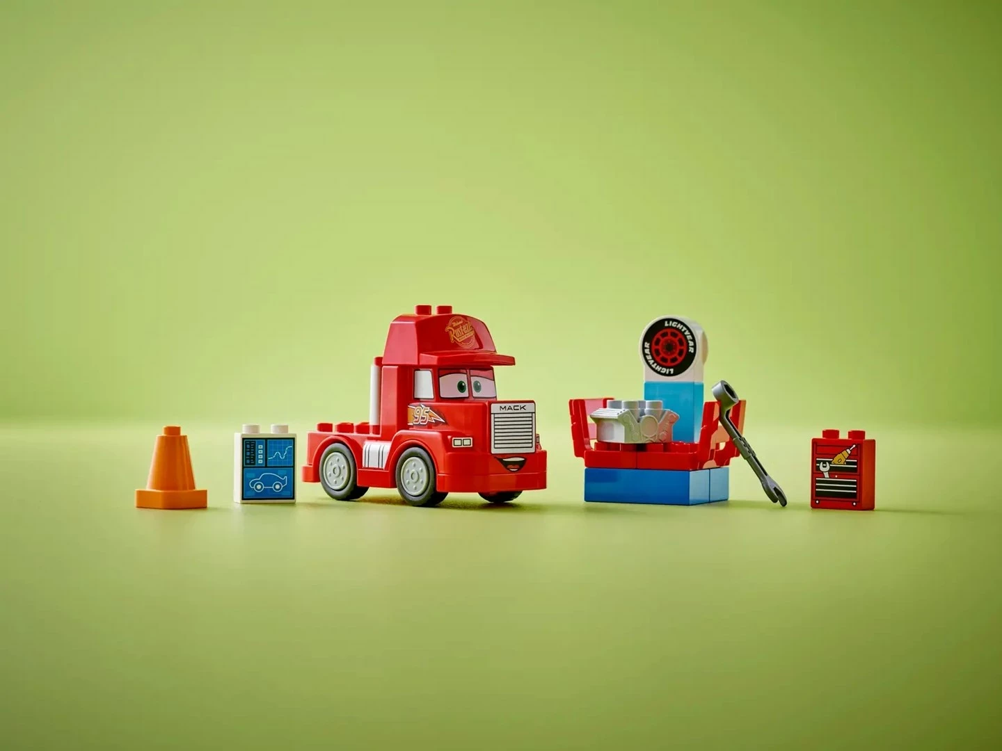 Set LEGO DUPLO Mack te Gara, 14 pjesë, Kuq