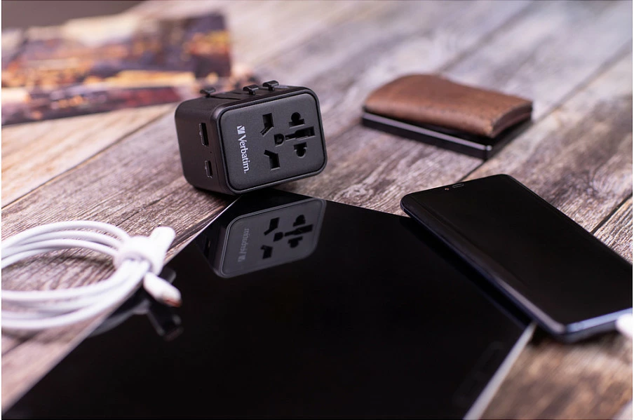 Adapter universal udhëtimi Verbatim UTA-02, 1x USB-A, 1x USB-C, 2500W, i zi