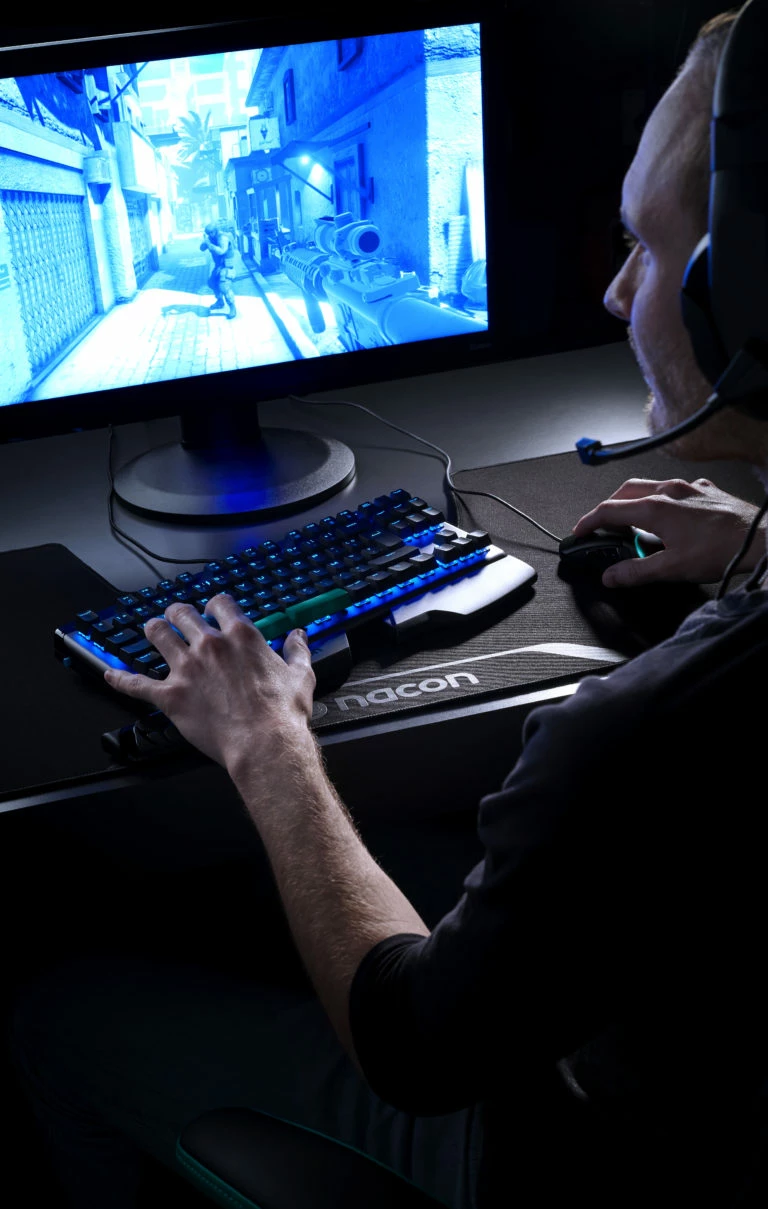 Tipkovnicë gaming Nacon CL-7500MUK, mekanike optike (blue switch), me kabllo, RGB, tournament, e zezë