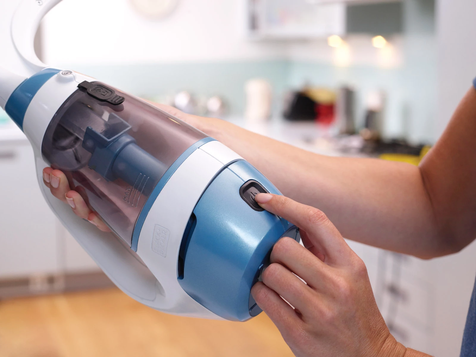 Pastrues dritaresh pa kabllo Black&Decker WW100K, bateri Li-Ion 3.6V, 28 cm + 17 cm gomë, bardhë/blu